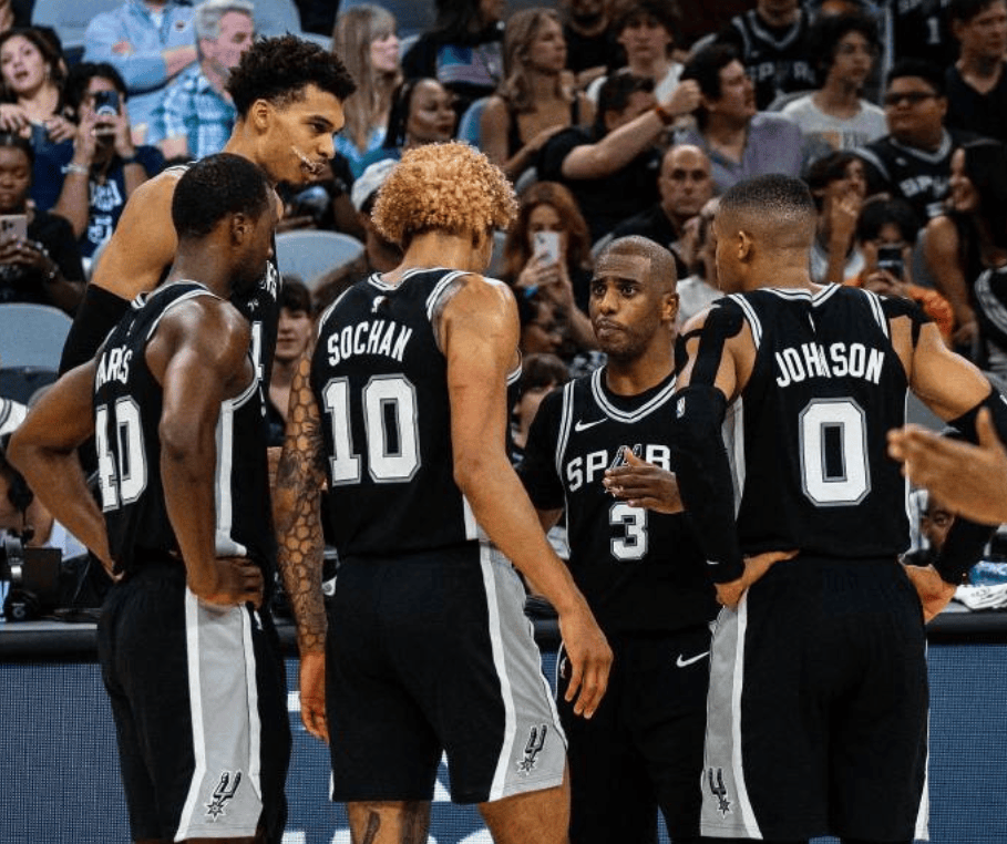 拉眼角引发争议的全北助教宣布辞职，此前因种族歧视被判禁赛5场（因种族歧视手势遭禁赛5场后，全北助教宣布辞职）