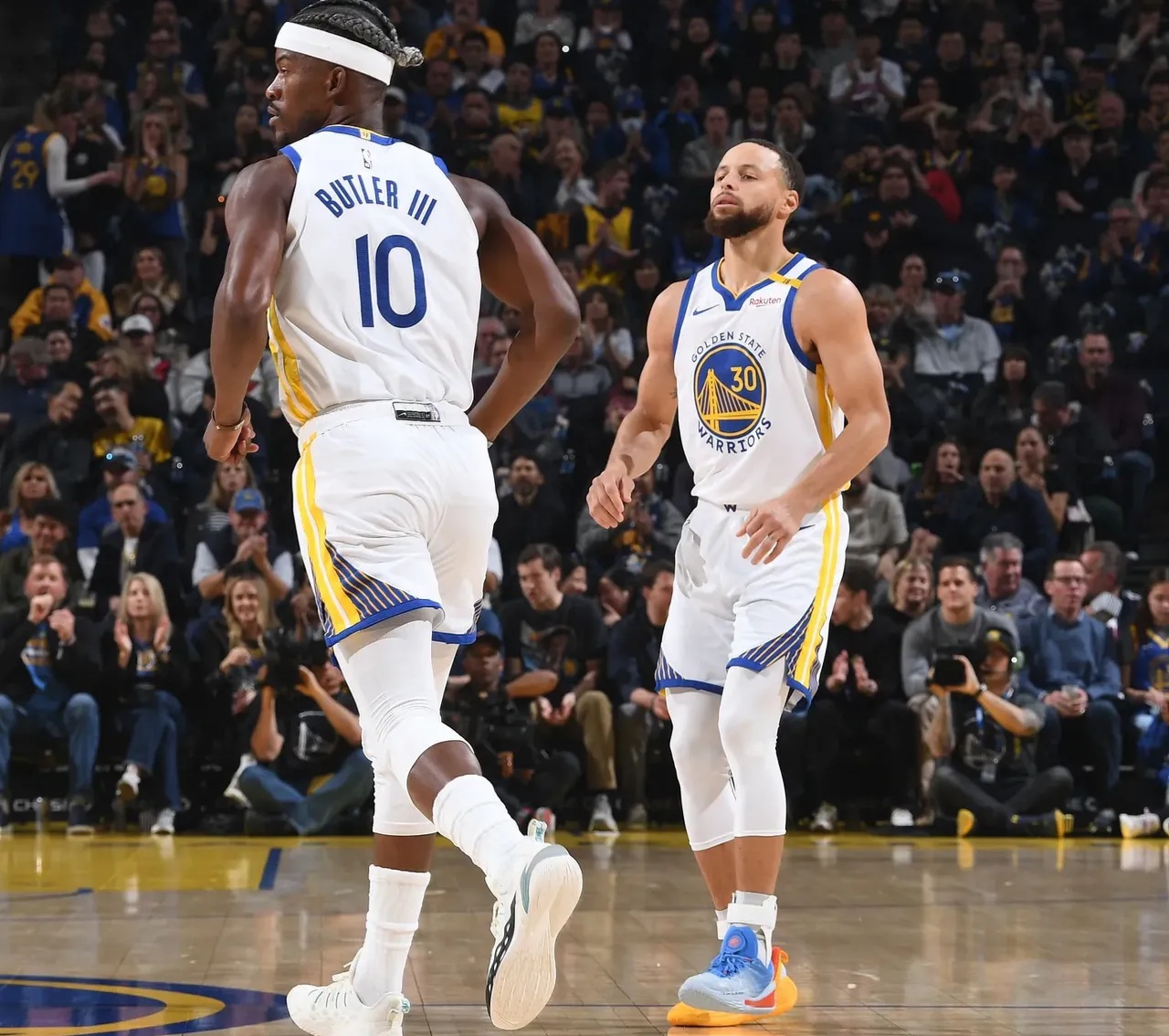 曼晚：利用大数据推算，最适合曼城右后卫位置的人选是埃纳（曼晚：数据分析指出，埃纳最契合曼城右后卫）