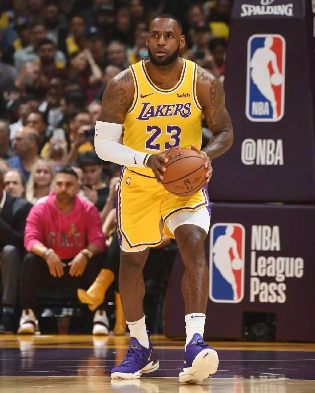 TA：拉什福德买断费3000万欧，目前尚不清楚巴萨是否会激活（TA：拉什福德解约金3000万欧，巴萨是否触发仍未确定）