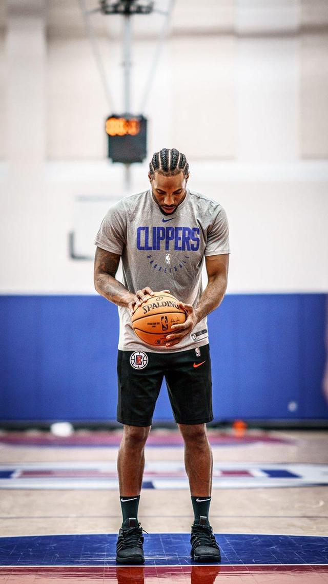 意媒：库普梅纳斯转型中卫表现亮眼，尤文中场补强成当务之急（意媒：库普梅纳斯改打中卫表现出众，尤中文场补强刻不容缓）